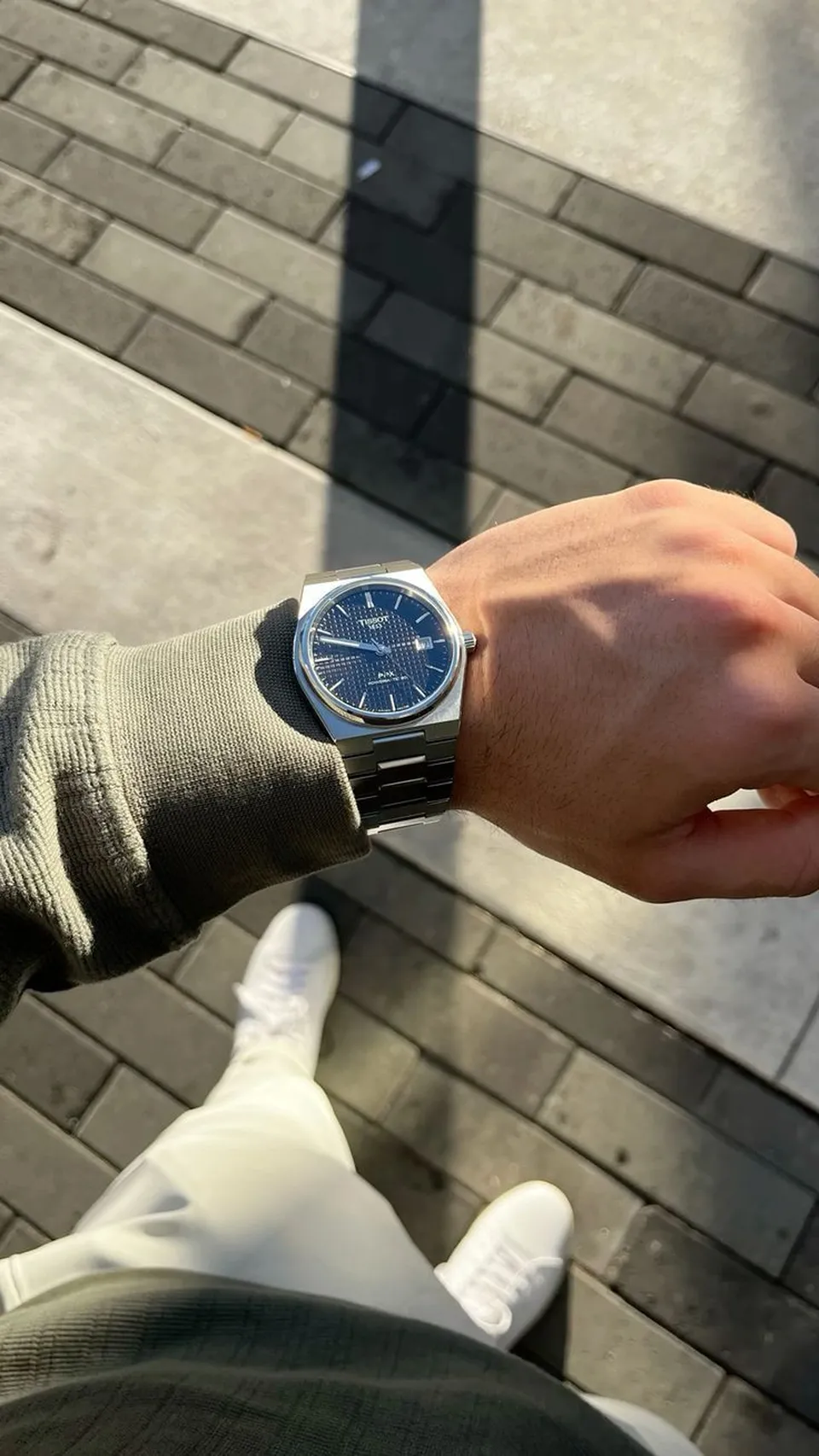 Rajoute moi une montre — visuel généré par Antimetric